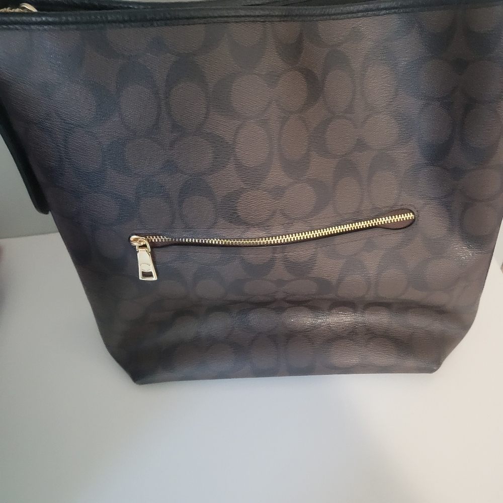 Large Coach signature duffle crossbody purse - Picture 4 of 13